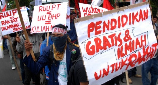 Pendidikan Di Tengah Pusaran Neoliberalisme